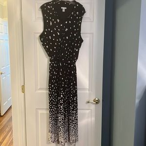 Darling jumpsuit! London times! Comfy and cute!